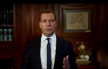С Днем Знаний россиян Дмитрий Медведев поздравил в своем видеоблоге