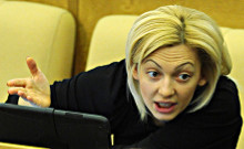 Сопредседатель ОНФ депутат Госдумы Ольга Тимофеева сообщила РИА Новости, что ко второму чтению законопроекта о введении школьной формы планируют поправки, повышающие ответственность регионов.
