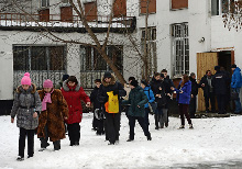 В понедельник 3 февраля 2014 года в московской школе № 263 района Отрадное старшеклассник устроил стрельбу из винтовки своего отца.